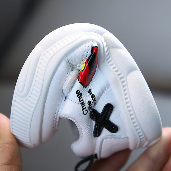 Moderne dječje tenisice s vezom u boji