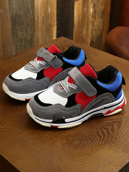 Mūsdienīgas bērnu kedas ar mežģīnēm un uzlīmēm