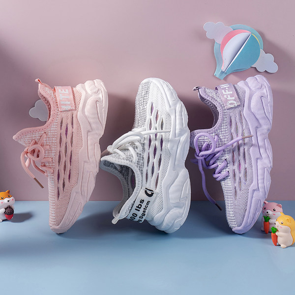 Dječje tenisice s grubim potplatom i vezicama