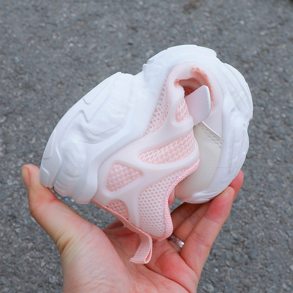 Dječje tenisice s mrežicom i vezicama u tri boje