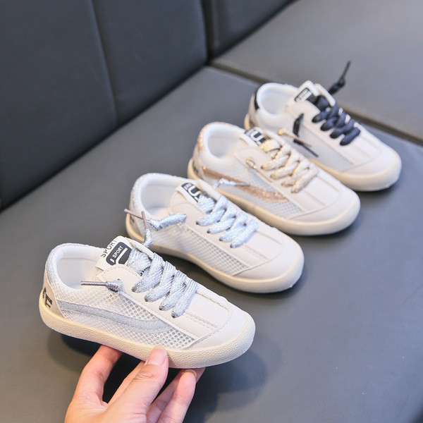 Novi model aktualnih dječjih tenisica s mrežom i spojevima