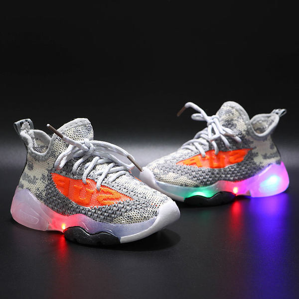 Novi model dječjih prozračnih tenisica sa svjetlećim potplatom za djevojčice