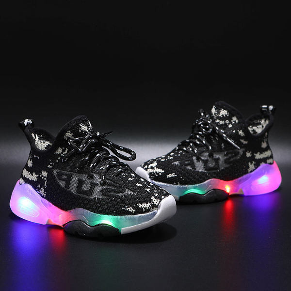 Novi model dječjih prozračnih tenisica sa svjetlećim potplatom za djevojčice