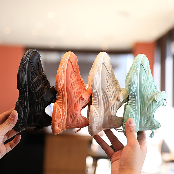 Novi model dječjih tenisica na čičak u četiri boje