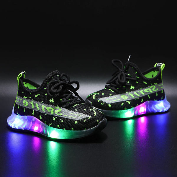 Novi model dječjih tenisica sa svjetlećim patikama primjeren za proljeće i ljeto