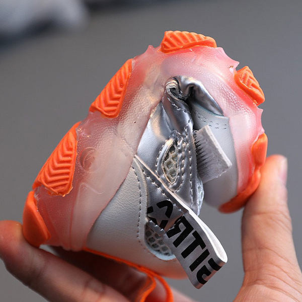 Ležerne dječje tenisice sa svjetlećim potplatom i kopčanjem na čičak