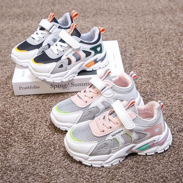 Ležerne tenisice s čičak zakrpama i grubim potplatom