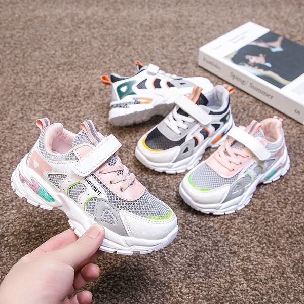 Ležerne tenisice s čičak zakrpama i grubim potplatom