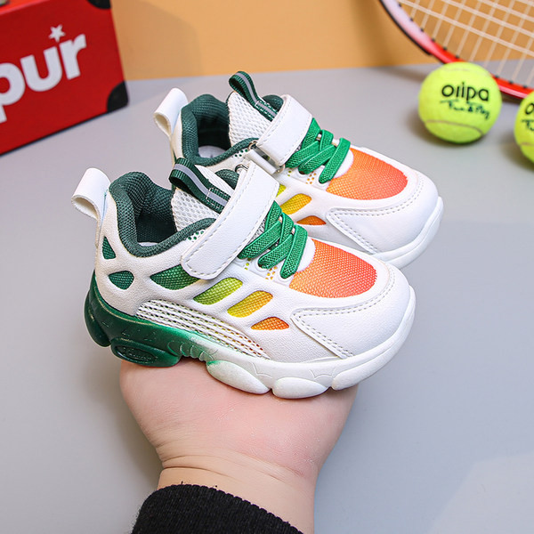 Dječje tenisice s potplatom u boji i naljepnicama