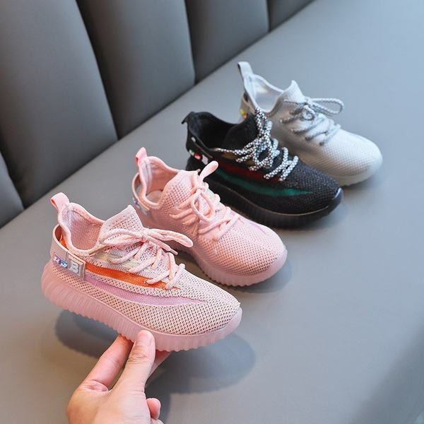 Novi model proljetnih tekstilnih tenisica sa vezicama