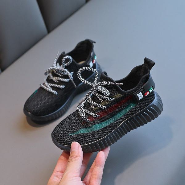 Novi model proljetnih tekstilnih tenisica sa vezicama