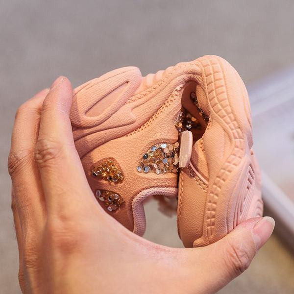 Dječje tenisice sa sjajnim česticama i naljepnicama