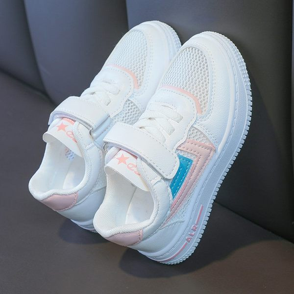 Dječje cipele sa zakrpom i ravnim potplatom u bijeloj boji