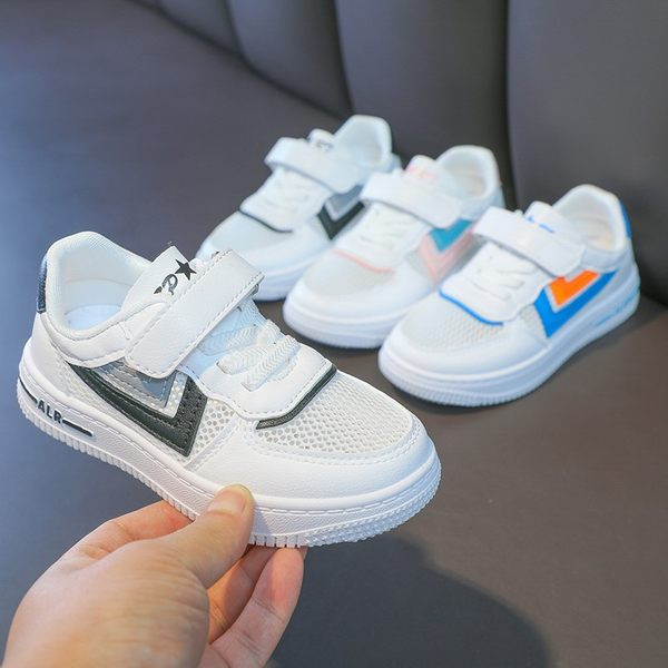 Dječje cipele sa zakrpom i ravnim potplatom u bijeloj boji