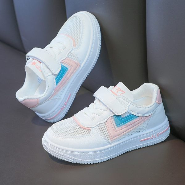 Dječje cipele sa zakrpom i ravnim potplatom u bijeloj boji