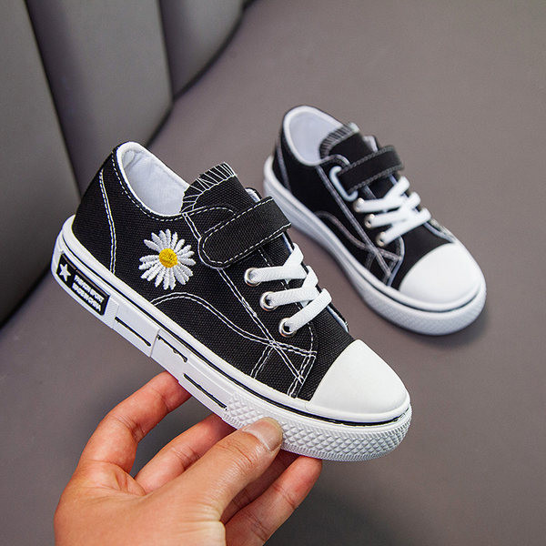 Dnevne dječje tenisice od tekstila sa izvezenom tratinčicom