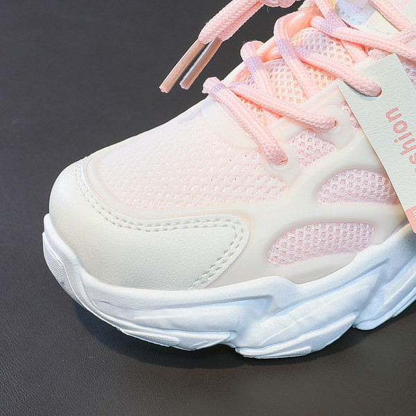 Dječje tenisice sa vezicama i naljepnicom u tri boje