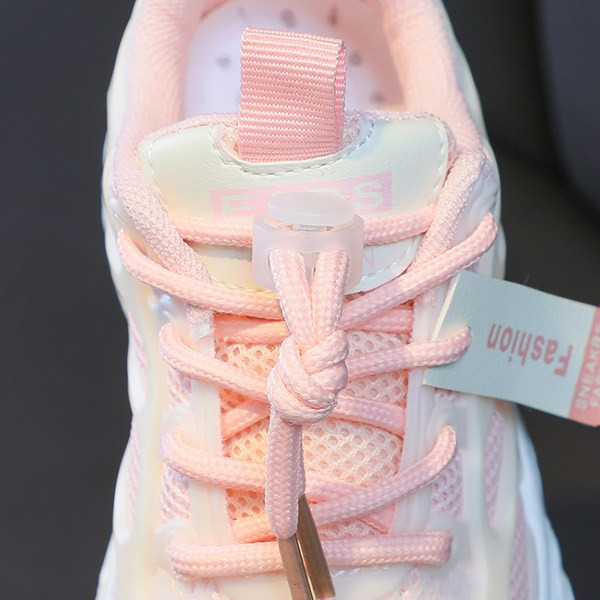 Dječje tenisice sa vezicama i naljepnicom u tri boje