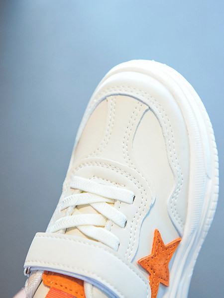 Dječje cipele od eko kože u unisex modelu sa ukrasom - zvjezdica