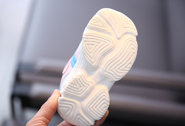 Novi model aktualnih dječjih tenisica za djevojčice i dječake