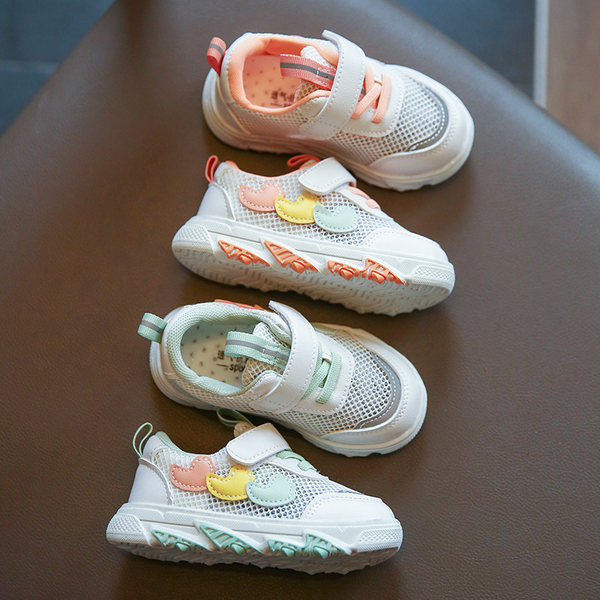 Dječje tenisice s potplatima u boji i naljepnicama u dvije boje