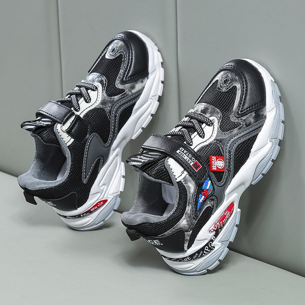 Bērnu kedas ar uzlīmēm un saitēm