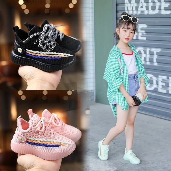 Proljetne tenisice izrađene od tekstilne prozračne tkanine