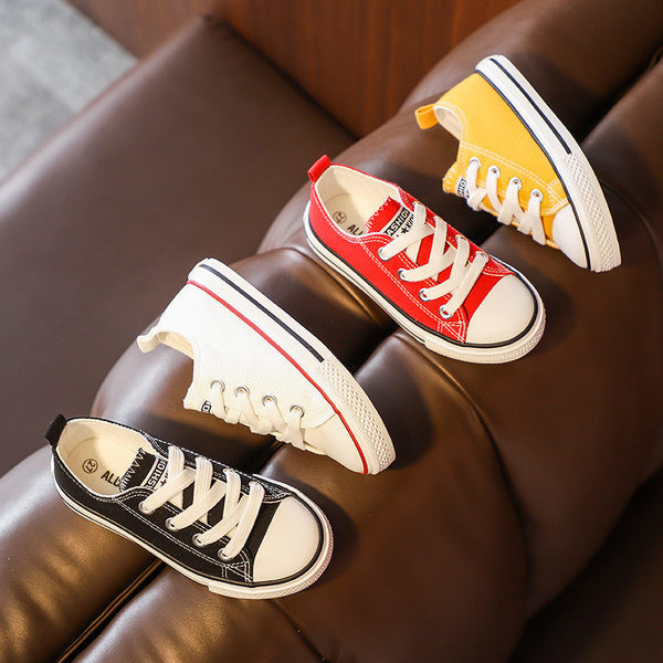 Ležerne cipele od tkanine s vezicama i ravnim potplatom