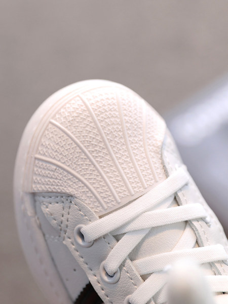 Jauns bērnu kedu modelis meitenēm ar 3D aplikāciju - dekoratīvas ausis un aste