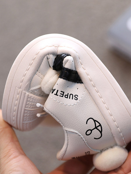 Jauns bērnu kedu modelis meitenēm ar 3D aplikāciju - dekoratīvas ausis un aste