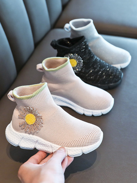 Novi model aktualnih dječjih tenisica za djevojčice s ukrasom - tratinčica