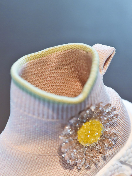 Novi model aktualnih dječjih tenisica za djevojčice s ukrasom - tratinčica