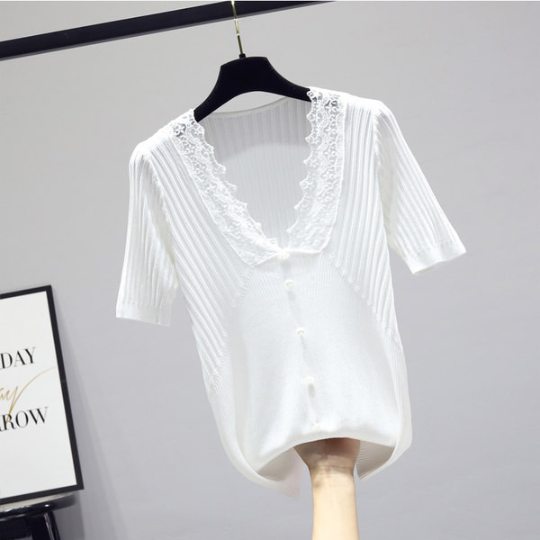 Novi model ženske majice s čipkom i gumbima