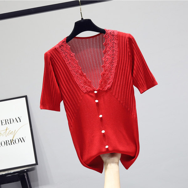 Novi model ženske majice s čipkom i gumbima