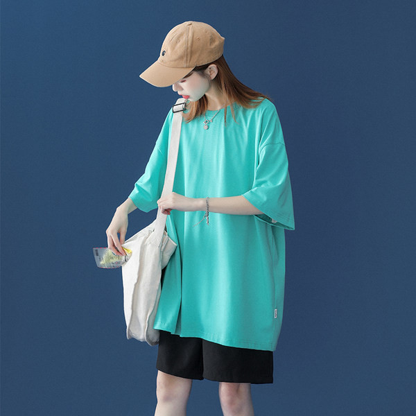 Sieviešu ikdienas plata blūze ar ovālu kakla izgriezumu un īsām piedurknēm vairākās krāsās