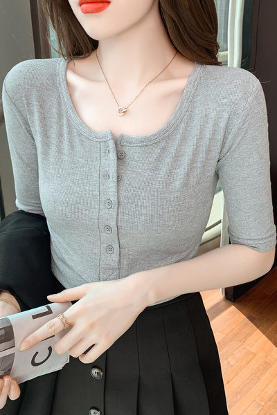 Ženska bluza s 3/4 rukavima i gumbima