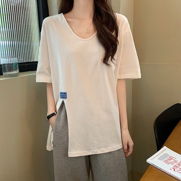 Ženska majica kratkih rukava s prorezom i kratkim rukavima - jednobojni model