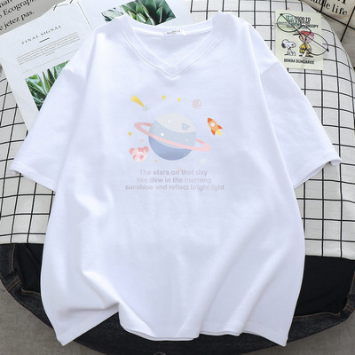 Sieviešu t-krekls ar aplikāciju - špics vai ovāls kakla izgriezums