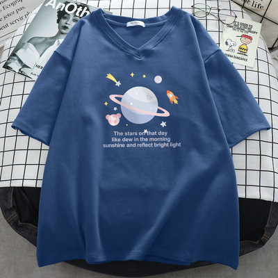 Sieviešu t-krekls ar aplikāciju - špics vai ovāls kakla izgriezums