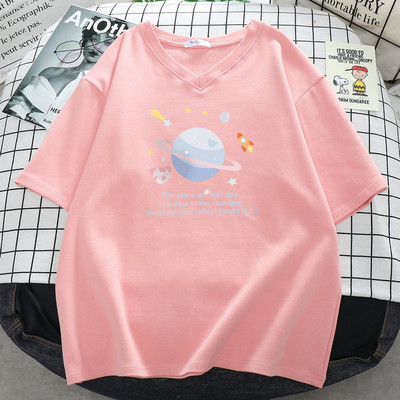 Sieviešu t-krekls ar aplikāciju - špics vai ovāls kakla izgriezums