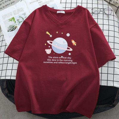 Sieviešu t-krekls ar aplikāciju - špics vai ovāls kakla izgriezums