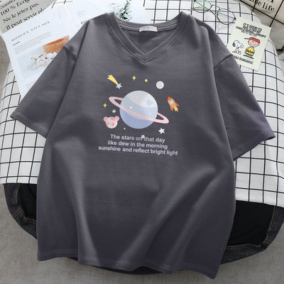 Sieviešu t-krekls ar aplikāciju - špics vai ovāls kakla izgriezums