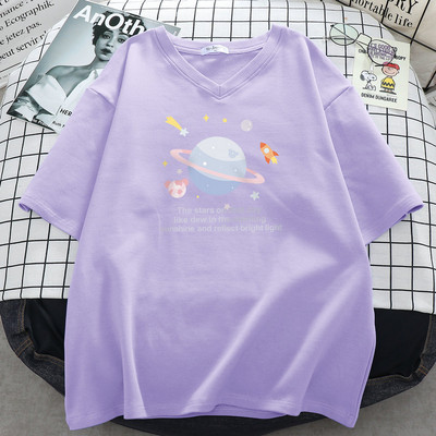 Sieviešu t-krekls ar aplikāciju - špics vai ovāls kakla izgriezums