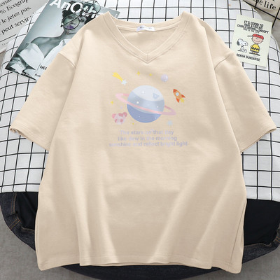 Sieviešu t-krekls ar aplikāciju - špics vai ovāls kakla izgriezums