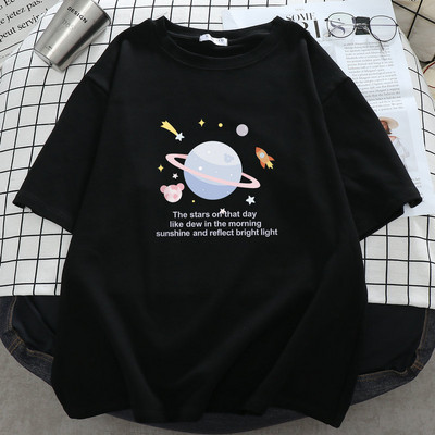 Sieviešu t-krekls ar aplikāciju - špics vai ovāls kakla izgriezums