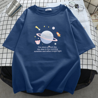 Sieviešu t-krekls ar aplikāciju - špics vai ovāls kakla izgriezums