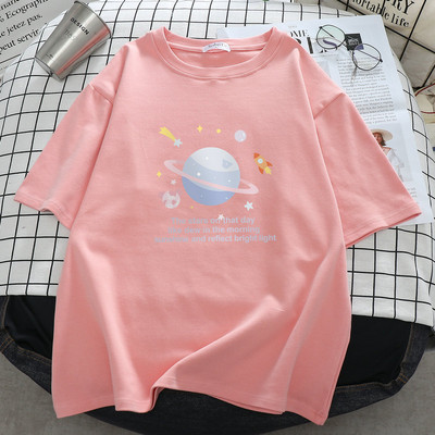 Sieviešu t-krekls ar aplikāciju - špics vai ovāls kakla izgriezums