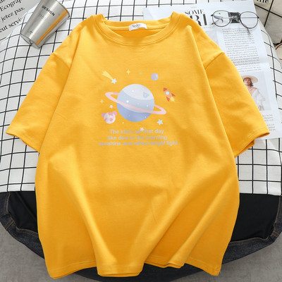 Sieviešu t-krekls ar aplikāciju - špics vai ovāls kakla izgriezums