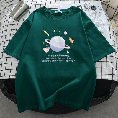 Sieviešu t-krekls ar aplikāciju - špics vai ovāls kakla izgriezums