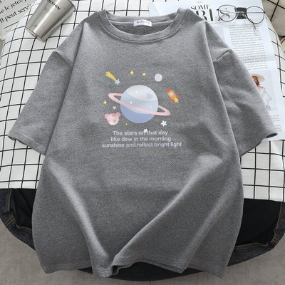 Sieviešu t-krekls ar aplikāciju - špics vai ovāls kakla izgriezums